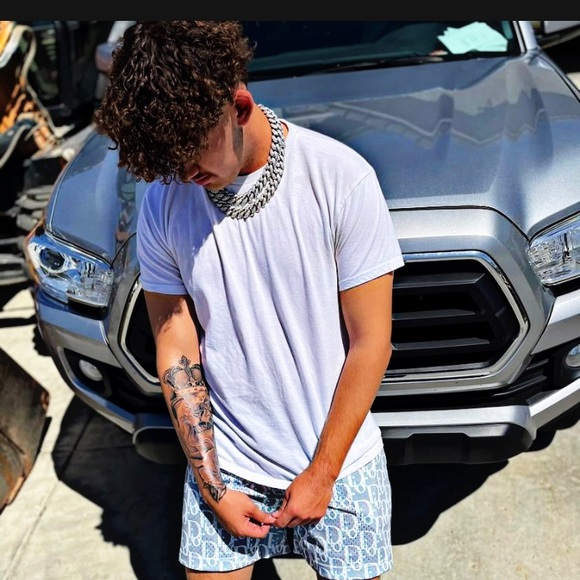 Meet your Posher, Jonathan - Picture 2 of 2